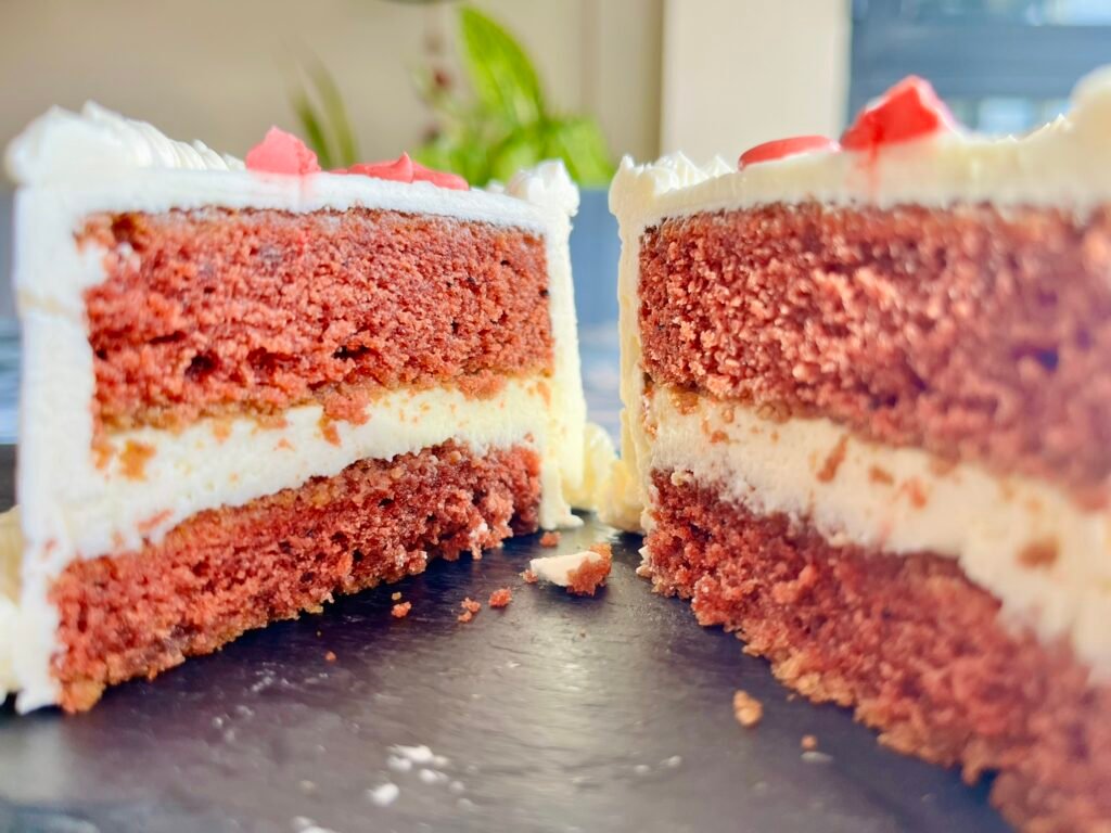 Interior de tarta red velvet casera en Valencia